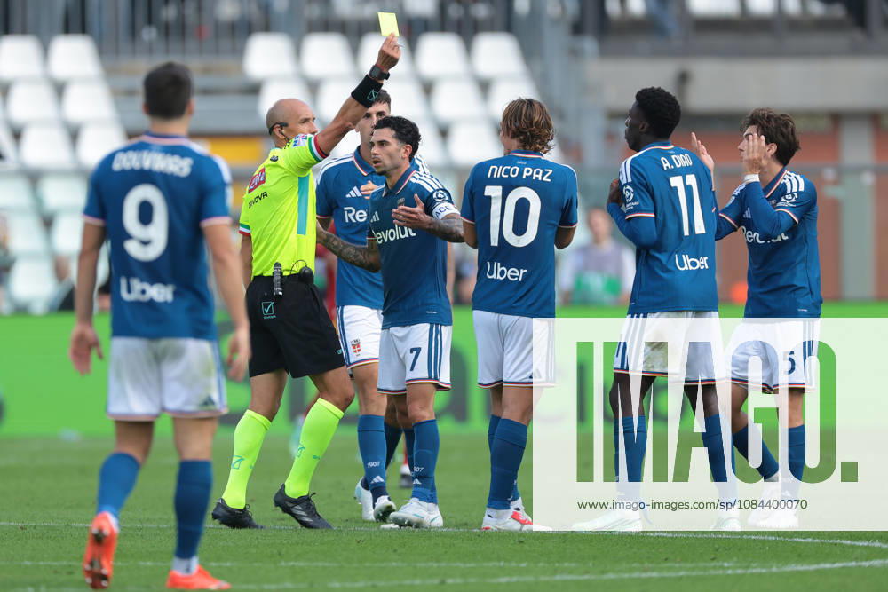 Como 1907 v AS Roma - Serie A - Season 2026-2027 Como, Italy, 11th October 2026. Lucas Da Cunha, Jacobo Ramon, Nico Paz and Maximo Perrone of Como 1907 protest to the Referee Michael Fabbri as team mate Assane Diao of Como 1907 is shown a yellow card for his reaction following a challenge during the Como 1907 vs AS Roma Serie A match at Stadio Giuseppe Sinigaglia, Como. Picture credit should read: Jonathan Moscrop Como Stadio Giuseppe Sinigaglia Italy
