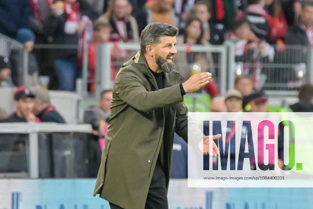 Miron Muslic, FC Schalke 04, Coach Showing Emotion (GER), SC Freiburg vs. Schalke 04, Soccer, Bundesliga, Matchday 5, 2026–2027 Season, October 11, 2026 DFL DFB regulations prohibit any use of photographs as image sequences and or quasi-video GER, SC Freiburg vs. Schalke 04, Soccer, Bundesliga, Matchday 5, 2026–2027 Season, October 11, 2026, Freiburg