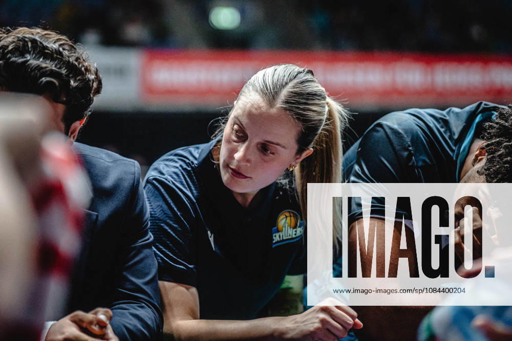Basketball easyCredit BBL Bundesliga, Frankfurt Skyliners vs. Veolia Towers Hamburg, Sam Furnell, Assistant Coach, Skyliners Frankfurt, Frankfurt am Main