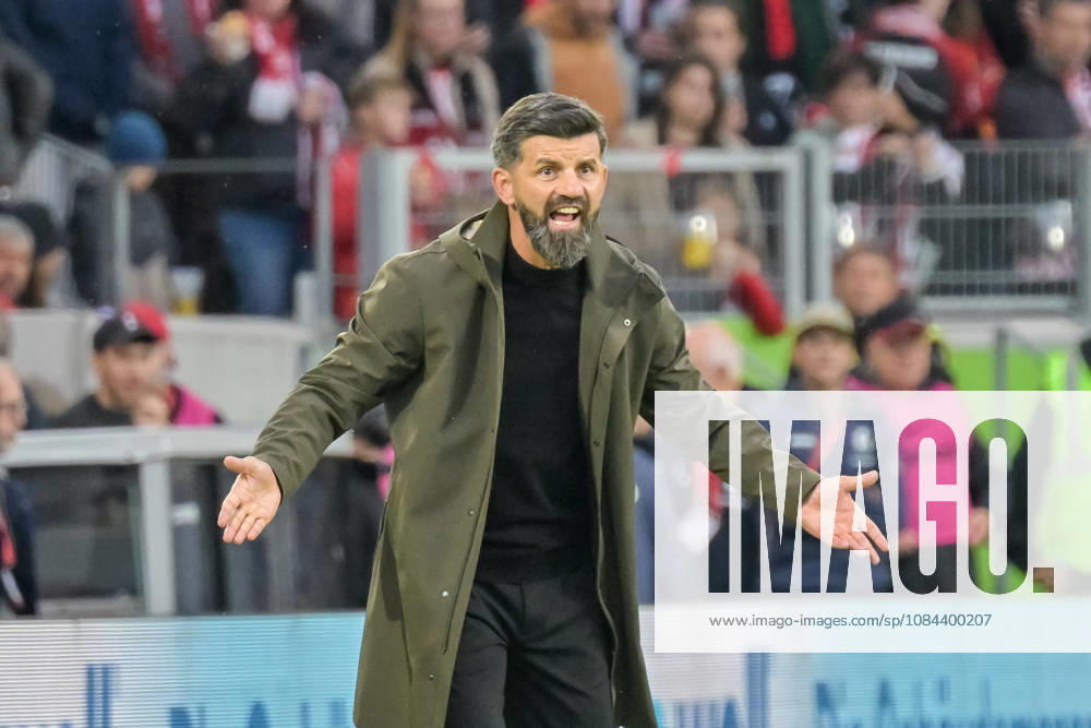 Miron Muslic, FC Schalke 04, Coach Showing Emotion (GER), SC Freiburg vs. Schalke 04, Soccer, Bundesliga, Matchday 5, 2026–2027 Season, October 11, 2026 DFL DFB regulations prohibit any use of photographs as image sequences and or quasi-video GER, SC Freiburg vs. Schalke 04, Soccer, Bundesliga, Matchday 5, 2026–2027 Season, October 11, 2026, Freiburg