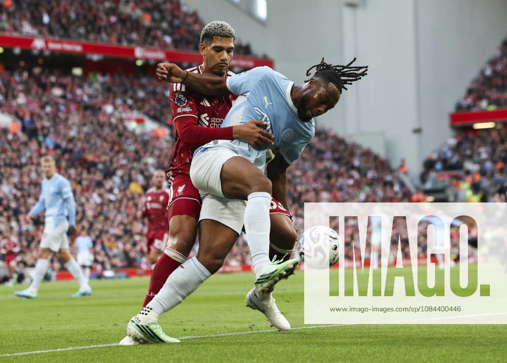 Liverpool v Manchester City, FA Premier League 11.10.26 Liverpool v Manchester City, FA Premier League Bradley Ormesher The Times Ronald Araújo of Liverpool and Antoine Semenyo of Manchester City