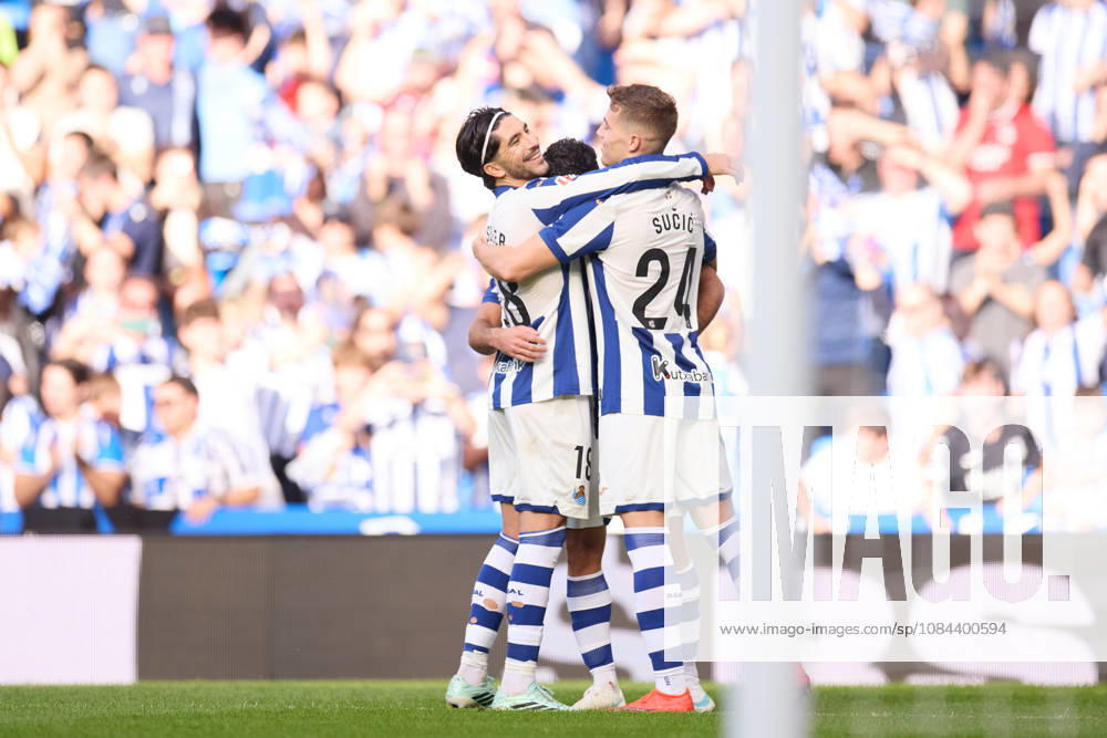 Goncalo Guedes of Real Sociedad celebrates after scoring the team s third goal during the LaLiga EA Sports match between Real Sociedad and RC Deportivo de A Coruna at Anoeta on October 11, 2026, in San Sebastian, Spain. Real Sociedad V RC Deportivo De La Coruna - La Liga EA Sports - ZUMAa181 20261011_zaa_a181_142