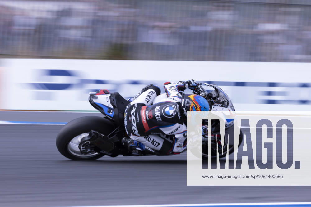 ESTORIL, PORTUGAL - OCTOBER 11: Miguel Oliveira of Portugal and Rokit BMW Motored WorldSBK Team competes during the Race 2 during day three of the World Superbikes Estoril Round at Circuito Estoril on October 11, 2026 in Estoril, Portugal Cascais Portugal - ZUMAl192 20261011_zsp_l192_147