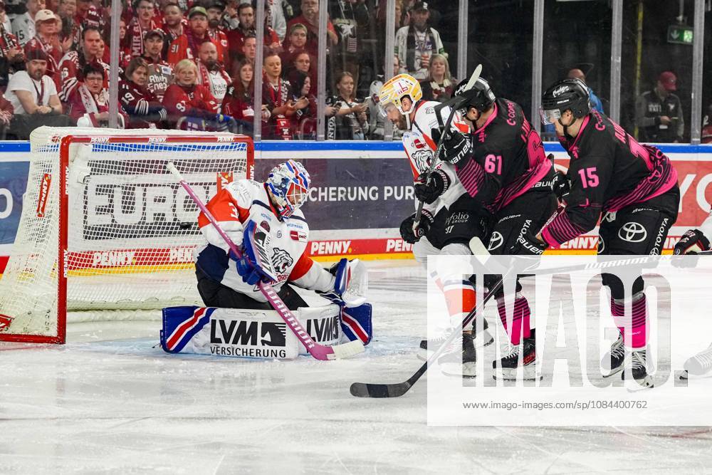 Ice Hockey: Penny DEL, Matchday 8—Cologne Sharks vs. Nuremberg Ice Tigers on October 11, 2026, at the Lanxess Arena in Cologne. Louis Marc Aubry of Cologne, on the right, scores to make it 3–0, netting his second goal this afternoon. In accordance with the regulations of the DEL (German Ice Hockey League), the publication and further use of the footage in electronic media and on devices of any kind during the ongoing game is not permitted.