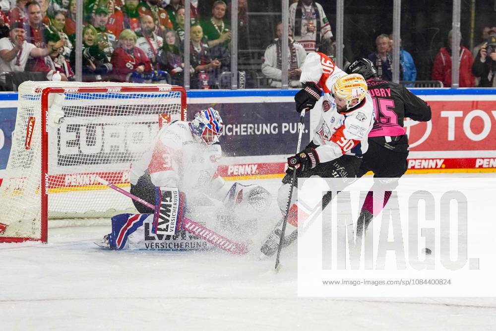 Ice Hockey: Penny DEL, Matchday 8—Cologne Sharks vs. Nuremberg Ice Tigers on October 11, 2026, at the Lanxess Arena in Cologne. Niklas Treutle (Nuremberg), left: Constantin Braun (Nuremberg), center: Louis Marc Aubry (Cologne), right: In accordance with the regulations of the DEL (German Ice Hockey League), the publication and further use of the images in electronic media and on devices of any kind during the game is not permitted