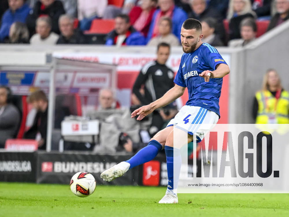 Hasan Kurucay of FC Schalke 04 in action, on the ball, making a solo play during the Bundesliga match between Sport Club Freiburg and FC Schalke 04 at Europa-Park Stadium on October 11, 2026, in Freiburg im Breisgau, Germany Photo by Harry Langer DeFodi Images Hasan Kurucay of FC Schalke 04 controls the ball during the Bundesliga match between Sport Club Freiburg and FC Schalke 04 at Europa Park Stadium on October 11, 2026, in Freiburg im Breisgau, Germany. Photo by Harry Langer, DeFodi Images. DFB and DFL regulations prohibit any use of photographs as image sequences and or quasi-video. Photo by Harry Langer, DeFodi Images. DFB and DFL regulations prohibit any use of photographs as imSEQUENCES AND OR QUASI-VIDEO