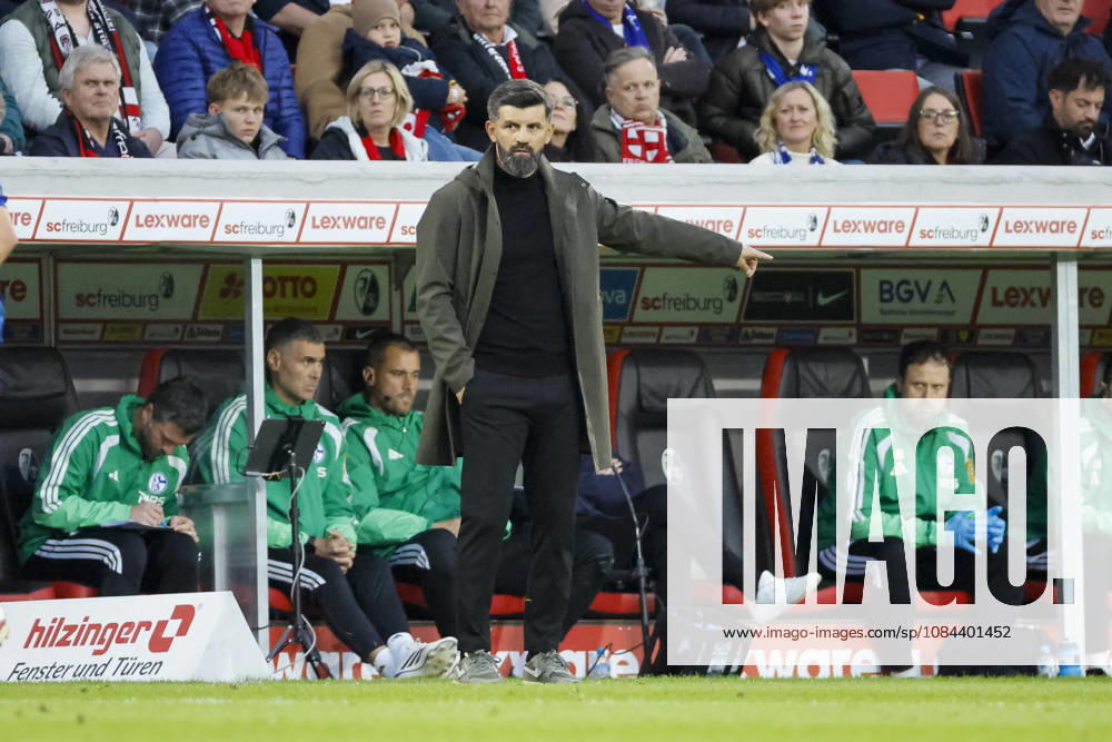 Miron Muslic, FC Schalke, Coach, Facial Expressions, Emotion, Germany, Soccer, Bundesliga 1, Matchday 5, 2026–2027, SC Freiburg vs. FC Schalke 04, October 11, 2026, Freiburg im Breisgau, Europa-Park Stadium, Germany