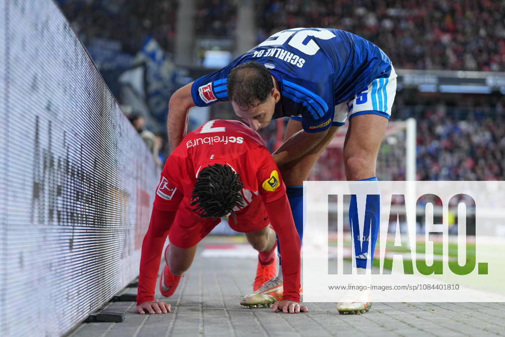 Nikola Katic (FC Schalke 04, 25) assists Derry Scherhant (SC Freiburg, 07), Germany, soccer, Bundesliga 1, Matchday 5, 2026–2027, SC Freiburg vs. FC Schalke 04, October 11, 2026, Europa-Park Stadium, Freiburg, Europa-Park Stadium, Baden-Württemberg, Germany