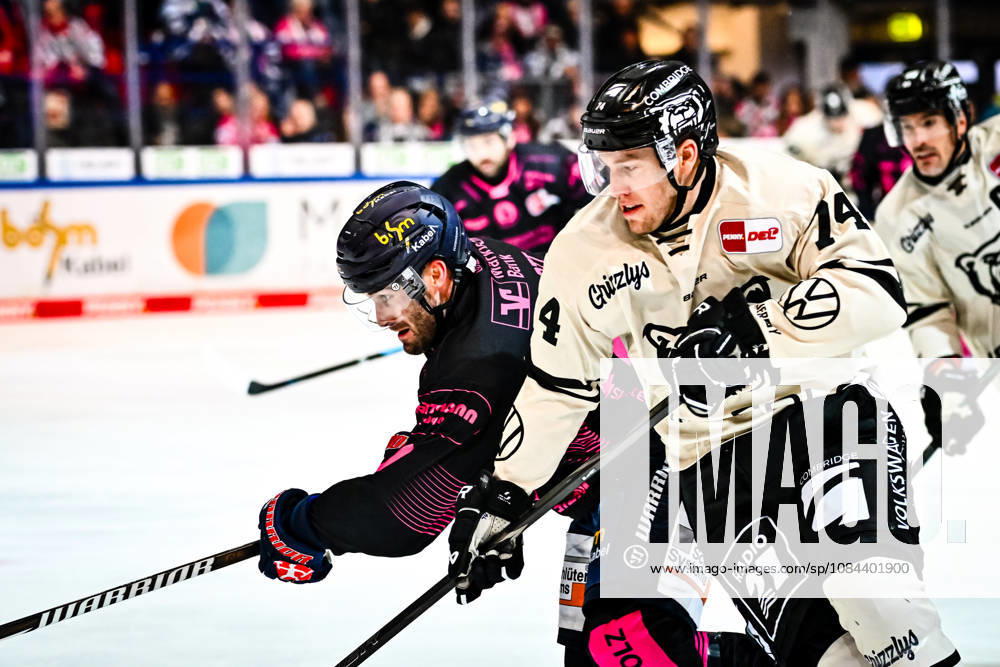 Les Lancaster Grizzlys Wolfsburg, 74 Justin Scott Iserlohn Roosters, 20, GER, Iserlohn Roosters vs. Grizzlys Wolfsburg, Ice Hockey, Penny DEL, Matchday 8, 2026–2027 Season, October 11, 2026, GER, Iserlohn Roosters vs. Grizzlys Wolfsburg, Ice Hockey, Penny DEL, Matchday 8, 2026–2027 Season, October 11, 2026, Iserlohn