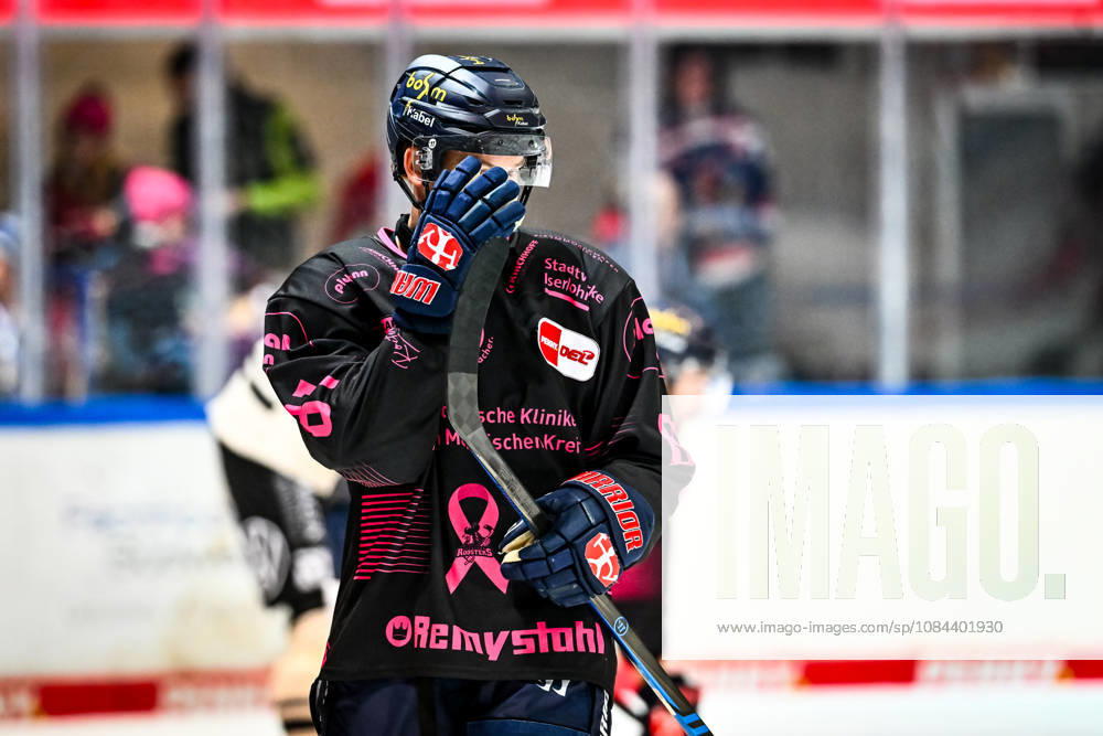 Mac Hollowell, Iserlohn Roosters, 81, GER, Iserlohn Roosters vs. Grizzlys Wolfsburg, Ice Hockey, Penny DEL, Matchday 8, 2026–2027 Season, October 11, 2026, GER, Iserlohn Roosters vs. Grizzlys Wolfsburg, Ice Hockey, Penny DEL, Matchday 8, 2026–2027 Season, October 11, 2026, Iserlohn