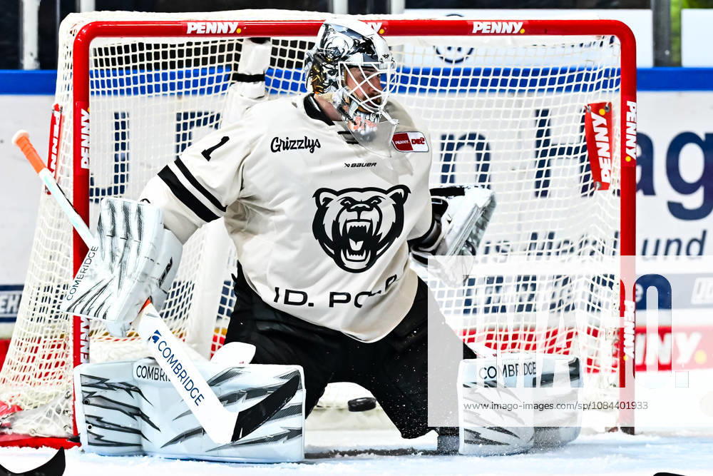 Dustin Strahlmeier, Grizzlys Wolfsburg, 1, GER, Iserlohn Roosters vs. Grizzlys Wolfsburg, Ice Hockey, Penny DEL, Matchday 8, 2026–2027 Season, October 11, 2026, GER, Iserlohn Roosters vs. Grizzlys Wolfsburg, Ice Hockey, Penny DEL, Matchday 8, 2026–2027 Season, October 11, 2026, Iserlohn