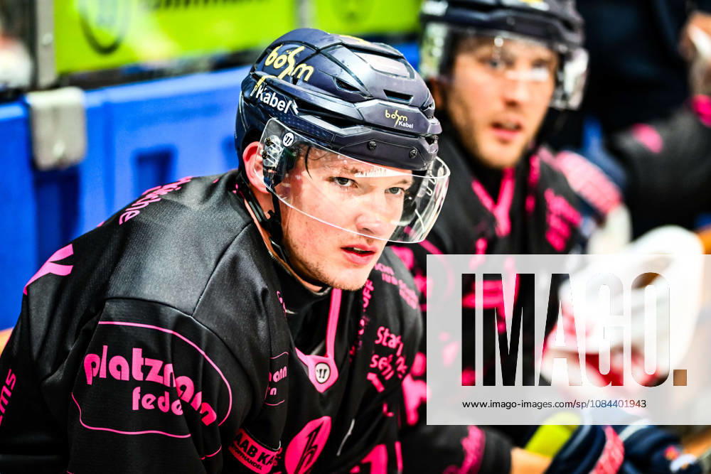 Julian Napravnik, Iserlohn Roosters, 75, GER, Iserlohn Roosters vs. Grizzlys Wolfsburg, Ice Hockey, Penny DEL, Matchday 8, 2026–2027 Season, October 11, 2026, GER, Iserlohn Roosters vs. Grizzlys Wolfsburg, Ice Hockey, Penny DEL, Matchday 8, 2026–2027 Season, October 11, 2026, Iserlohn