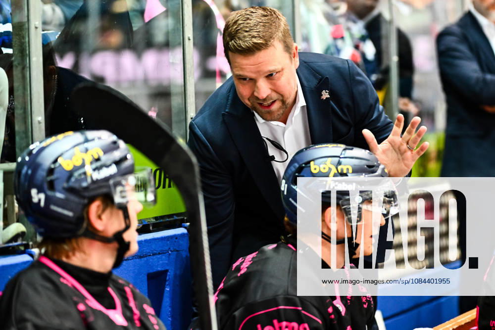 Jannu Kujala, Co-Coach, Assistant Coach, Performance Coach, Iserlohn Roosters; Emil Johansson, Iserlohn Roosters, 57; Mac Hollowell, Iserlohn Roosters, 81, GER, Iserlohn Roosters vs. Grizzlys Wolfsburg, Ice Hockey, Penny DEL, Matchday 8, 2026–2027 Season, October 11, 2026, GER, Iserlohn Roosters vs. Grizzlys Wolfsburg, Ice Hockey, Penny DEL, Matchday 8, 2026–2027 Season, October 11, 2026, Iserlohn