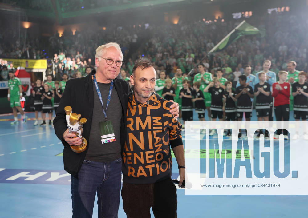 GER HBL 2026–2027 Season: Füchse Berlin vs. TBV Lemgo, October 11, 2026, MAX SCHMELING HALLE, Berlin; Farewell ceremony; Thanks to Dr. Jürgen Bentzin, team physician, and Bob HANNING, manager of Füchse Berlin