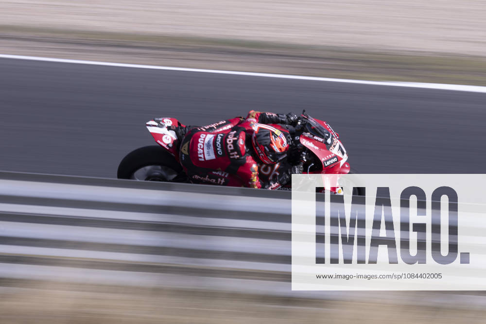 ESTORIL, PORTUGAL - OCTOBER 11: Nicolo Bulega of Italy and Aruba.it Racing - Ducati competes during the Race 2 during day three of the World Superbikes Estoril Round at Circuito Estoril on October 11, 2026 in Estoril, Portugal Cascais Portugal - ZUMAl192 20261011_zsp_l192_193