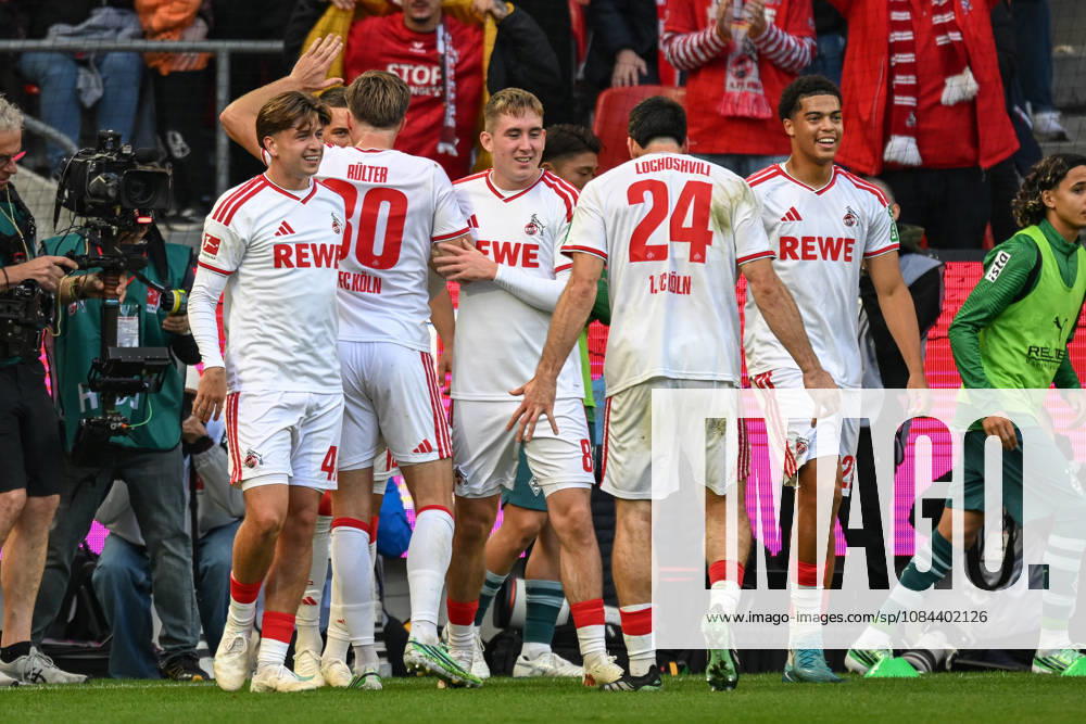 Isak Johannesson of Cologne 8 celebrates with the team after scoring the 1-0 goal, 11 10 2026 ¢ Soccer ¢ 1. FC Cologne vs. Borussia Mönchengladbach, RheinEnergieStadion, Cologne, DFB and DFL regulations prohibit any use of photographs as image sequences and or quasi-video. NRW, Germany