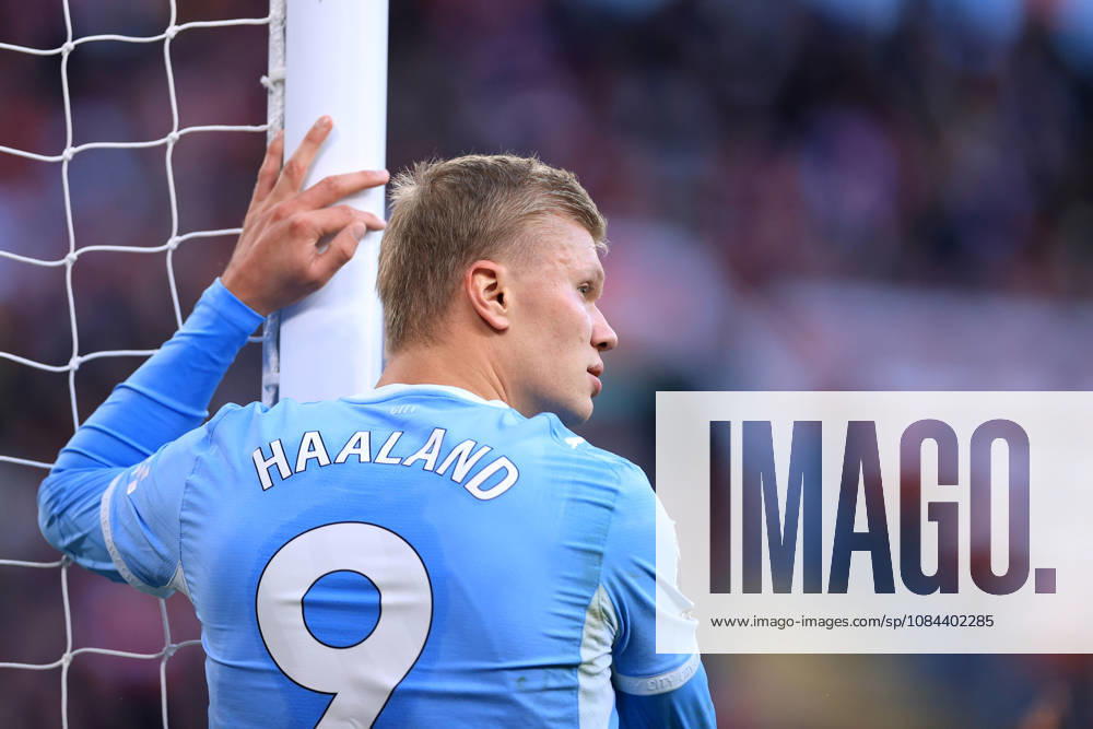 Liverpool gegen Manchester City, 11. Oktober 2026, Premier League, Liverpool gegen Manchester City: Erling Haaland von Manchester City lehnt sich an den Torpfosten. Foto: Simon Stacpoole, Abseits, Liverpool, Großbritannien