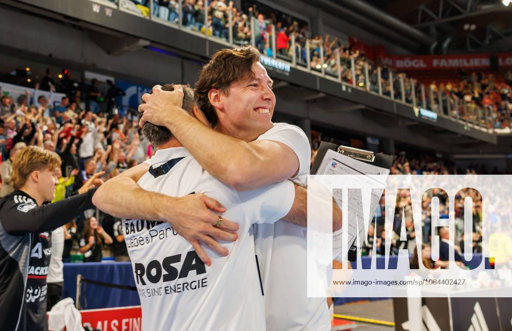 Handball 1st Bundesliga OPEL HBL 2026–2027 Season, Matchday 8: HC Erlangen (Nuremberg Metropolitan Region) vs. HCE MT Melsungen Women’s Team Cheering and joy after the game Johannes Sellin, coach of HC Erlangen (HCE), is delighted cheers, celebration