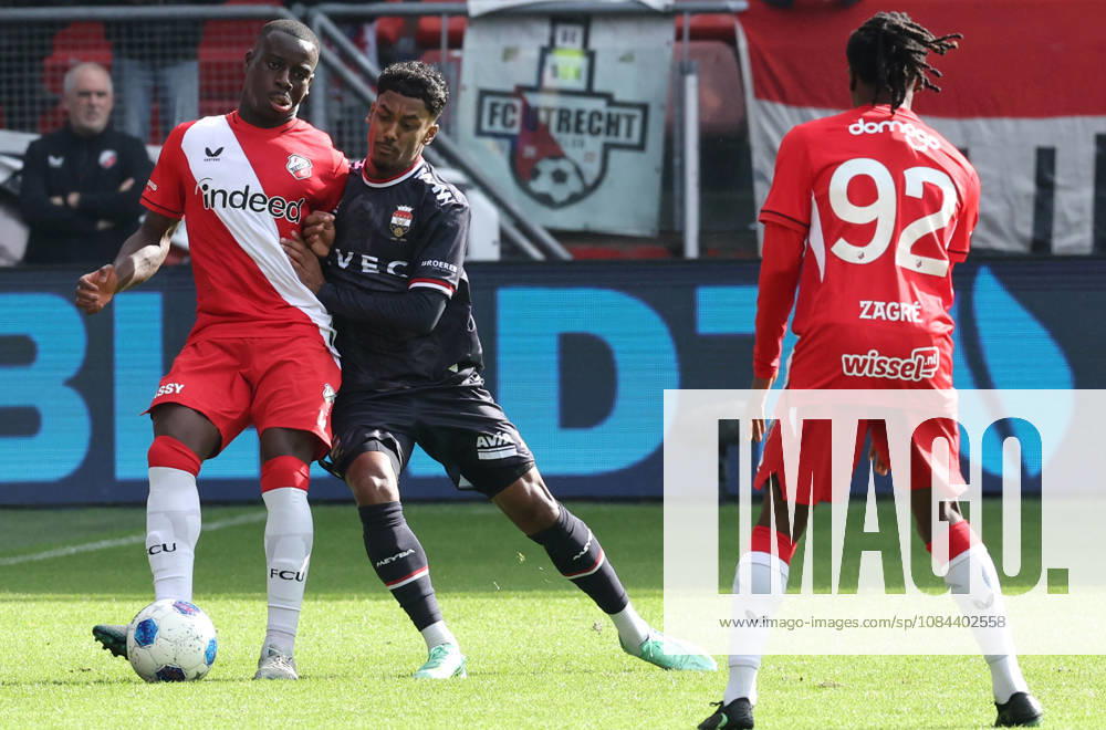UTRECHT FC Utrecht forward Yoan Cathline and Willem II forward Jaden Slory during the Vriendenloterij Eredivisie match between FC Utrecht and Willem II at Stadion Galgenwaard on October 11, 2026, in Utrecht, Netherlands PETER LOUS EYE4IMAGES DeFodi Images