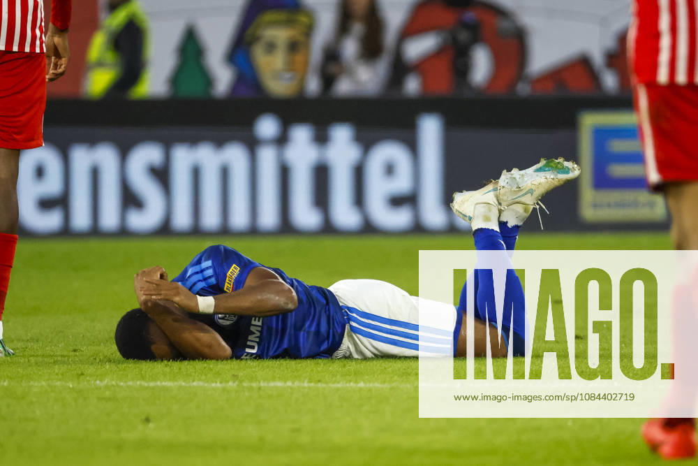 Moussa Sylla of FC Schalke 09 lies injured on the ground, Germany, soccer, Bundesliga 1, Matchday 5, 2026–2027, SC Freiburg vs. FC Schalke 04, October 11, 2026, Freiburg im Breisgau, Europa-Park Stadium, Germany