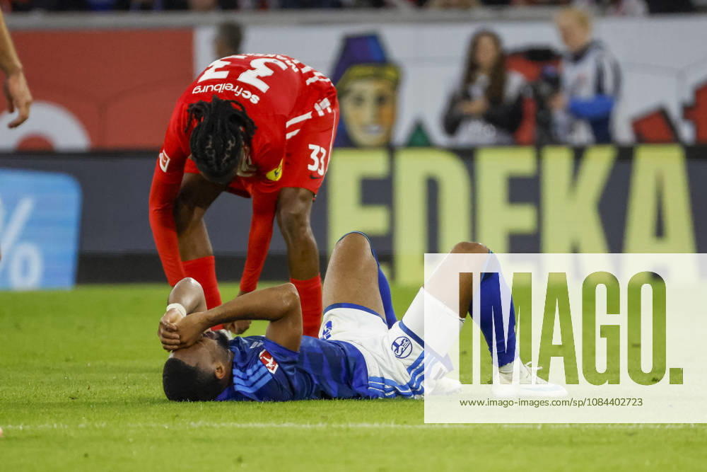 Jordy Makengo, SC Freiburg, 33, and Moussa Sylla, FC Schalke 09, Germany, soccer, Bundesliga 1, Matchday 5, 2026–2027, SC Freiburg vs. FC Schalke 04, October 11, 2026, Freiburg im Breisgau, Europa-Park Stadium, Germany