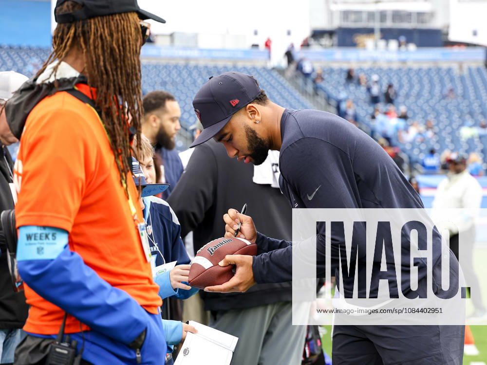 Oct 11, 2026; Nashville, TN, USA; Houston Texans quarterback C.J. Stroud (7) signs a football for a young fan during warm ups prior to the NFL, American Football Herren, USA regular season game between the Houston Texans and Tennessee Titans at Nissan Stadium. Mandatory Credit: -Cal Media NFL 2026: Texans Vs Titans OCT 11 - ZUMAc04_ 20261011_zma_c04_024