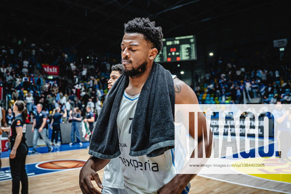 Basketball easyCredit BBL Bundesliga, Frankfurt Skyliners vs. Veolia Towers Hamburg, Trey Wade, Veolia Towers Hamburg disappointed after the game in Frankfurt am Main