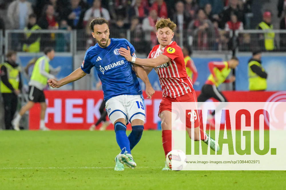 Kenan Karaman (FC Schalke 04), 19, Philipp Treu (SC Freiburg), 29, in the match GER, SC Freiburg vs. Schalke 04, soccer, Bundesliga, Matchday 5, 2026–2027 season, October 11, 2026 DFL and DFB regulations prohibit any use of photographs as image sequences and or quasi-video GER, SC Freiburg vs. Schalke 04, Soccer, Bundesliga, Matchday 5, 2026–2027 Season, October 11, 2026, Freiburg