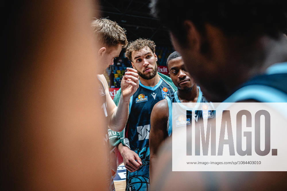 easyCredit BBL Bundesliga Basketball, Frankfurt Skyliners vs. Veolia Towers Hamburg: Till Pape (Skyliners Frankfurt), Race Thompson (Skyliners Frankfurt), Nahiem Alleyne (Skyliners Frankfurt), Frankfurt am Main