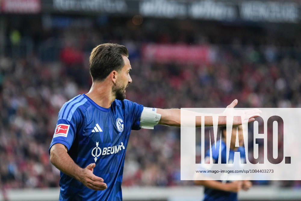 1 Bundesliga SC Freiburg vs. FC Schalke 04, October 11, 2026 Kenan Karaman FC Schalke 04, 19 1 Bundesliga SC Freiburg vs. FC Schalke 04, Europa-Park Stadium, October 11, 2026 DFB DFL REGULATIONS PROHIBIT ANY USE OF PHOTOGRAPHS AS IMAGE SEQUENCES AND OR QUASI-VIDEO u009D