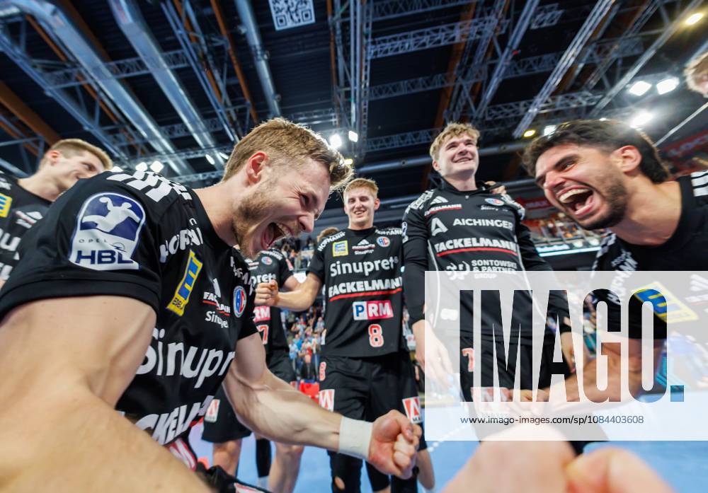 Handball 1st Bundesliga OPEL HBL 2026–2027 Season, Matchday 8: HC Erlangen (Nuremberg Metropolitan Region) vs. HCE MT Melsungen Women’s Team Celebrations and joy after the game: Christopher Bissel 21, HC Erlangen HCE Eloy Morante Maldonado 22, HC Erlangen HCE and the team