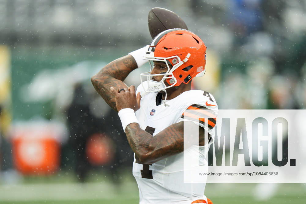 Oct 11, 2026; East Rutherford, NJ, USA; Cleveland Browns quarterback Deshaun Watson (4) warms up prior to an NFL, American Football Herren, USA game against the New York Jets at MetLife Stadium. Mandatory Credit: -Cal Media NFL 2026: Browns Vs Jets OCT 11 - ZUMAc04_ 20261011_zma_c04_031
