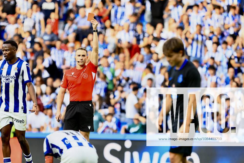 ESP LaLiga EA Sports: Real Sociedad RC vs. Deportivo La Coruna—Referee shows a red card to Lorenzo Amatucci of Real Sociedad during the LaLiga EA Sports match between Real Sociedad RC and Deportivo La Coruna played at Anoeta Stadium in Gipuzkoa on October 11, 2026, in Spain. Spanish Soccer
