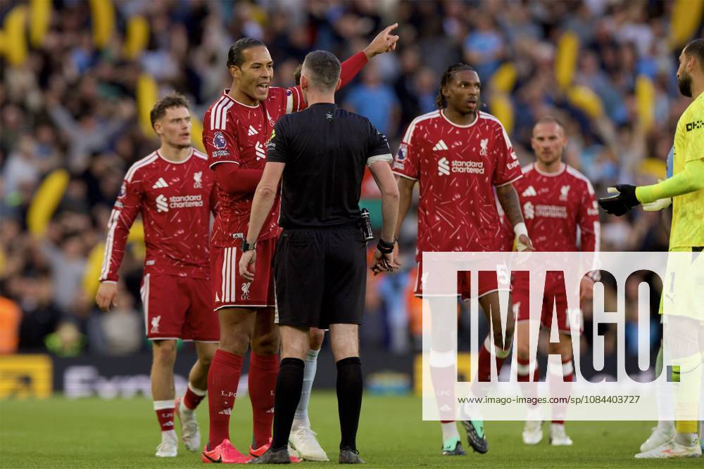 Football - FA Premier League - Liverpool FC v Manchester City FC LIVERPOOL, ENGLAND - Sunday, October 11, 2026: Liverpool s captain Virgil van Dijk pleads Ryan Gravenberch s case not to be sent off during the FA Premier League match between Liverpool FC and Manchester City FC at Anfield. (Photo by David Rawcliffe Propaganda) LIVERPOOL Anfield MERSEYSIDE ENGLAND