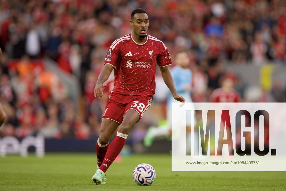Football - FA Premier League - Liverpool FC v Manchester City FC LIVERPOOL, ENGLAND - Sunday, October 11, 2026: Liverpool s Ryan Gravenberch during the FA Premier League match between Liverpool FC and Manchester City FC at Anfield. (Photo by David Rawcliffe Propaganda) LIVERPOOL Anfield MERSEYSIDE ENGLAND