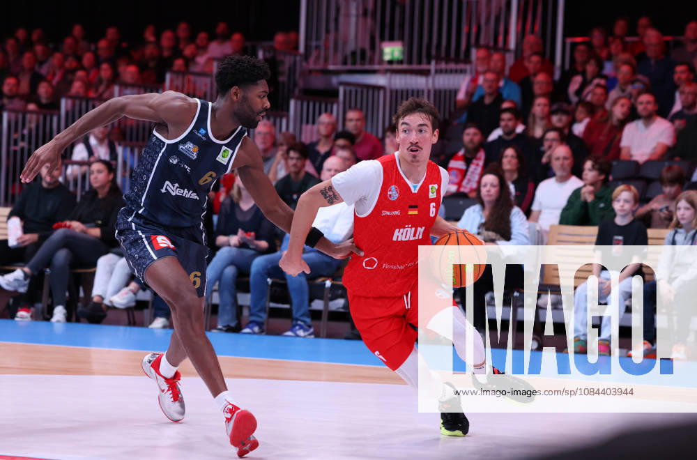 V l Carlos Carter, Eisbären Bremerhaven 06; Jasper Guenther, RheinStars Cologne 06 GER; RheinStars Cologne vs. Eisbären Bremerhaven, Basketball, ProA, Matchday 4, 2026–2027 Season, October 11, 2026 GER, RheinStars Cologne vs. Eisbären Bremerhaven, Basketball, ProA, Matchday 4, 2026–2027 Season, October 11, 2026 RheinStars Cologne