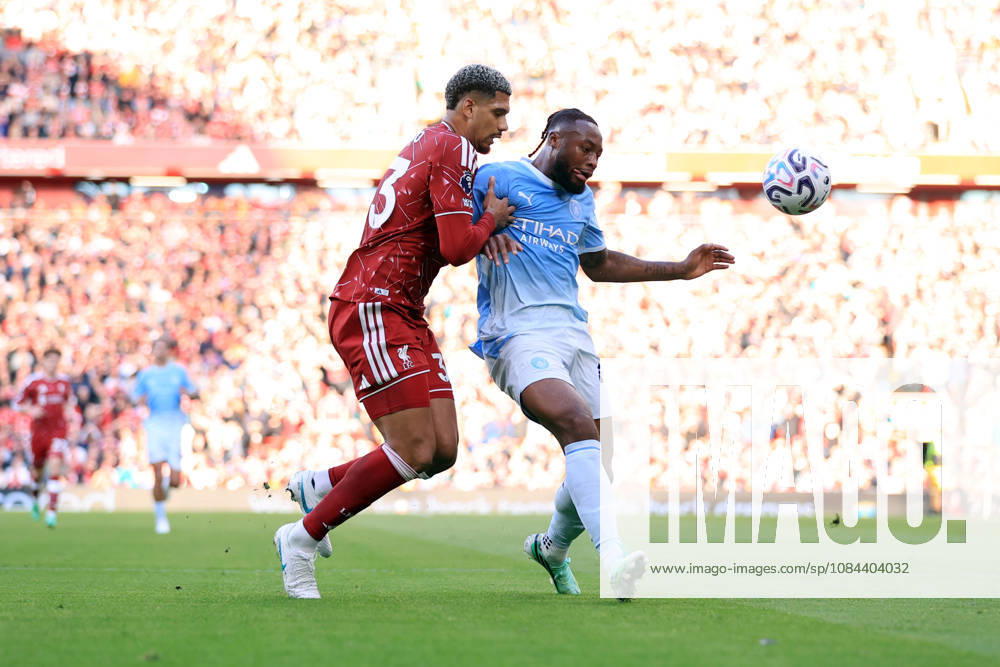 Liverpool gegen Manchester City, 11. Oktober 2026, Premier League, Liverpool gegen Manchester City, Ronald Araujo von Liverpool und Antoine Semenyo von Manchester City, Foto: Simon Stacpoole, Offside, Liverpool, Großbritannien
