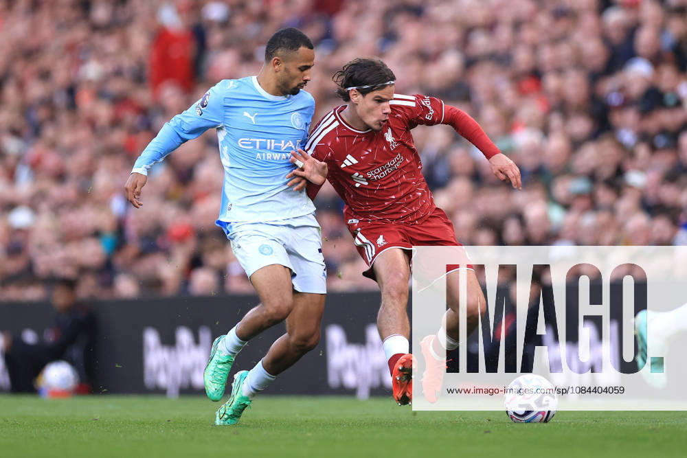 Liverpool gegen Manchester City, 11. Oktober 2026, Premier League: Liverpool gegen Manchester City – Iliman Ndiaye von Manchester City und Milos Kerkez von Liverpool. Foto: Simon Stacpoole. Abseits. Liverpool, Großbritannien