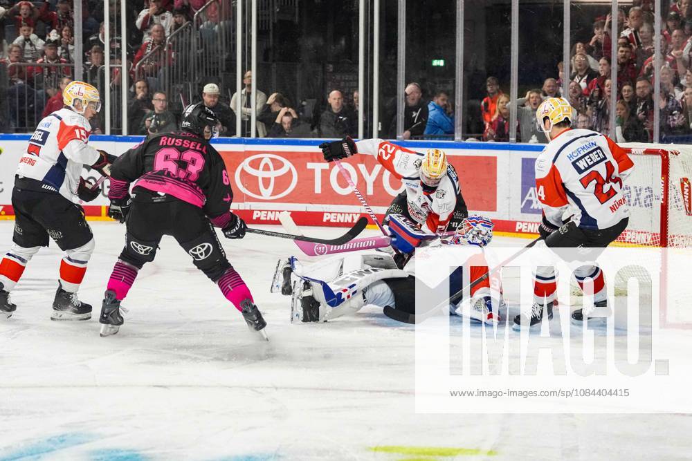 Ice Hockey: Penny DEL, Matchday 8—Cologne Sharks vs. Nuremberg Ice Tigers on October 11, 2026, at the Lanxess Arena in Cologne. Niklas Treutle (Nuremberg), center, buries the puck under him. According to the regulations of the DEL (German Ice Hockey League), the publication and further use of the footage in electronic media and on devices of any kind during the game is not permitted.