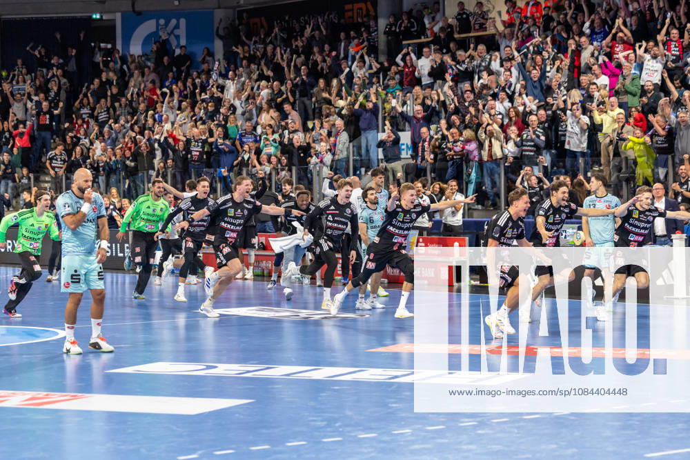 Celebrations following the victory for Team GER, HC Erlangen vs. MT Melsungen, Handball, Opel Handball Bundesliga, Matchday 8, 2026–2027 Season, October 11, 2026, GER, HC Erlangen vs. MT Melsungen, Handball, Opel Handball Bundesliga, Matchday 8, 2026–2027 season, October 11, 2026, Nuremberg