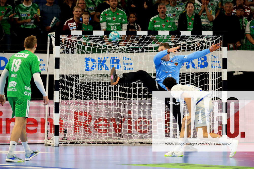GER Germany, Handball, 1st Bundesliga, August 27, 2026, 2026–2027 season, Berlin, Fuechse Berlin vs. TBV Lemgo Lippe (7-meter throw), Palicka, Andreas (Fuechse Berlin 12), Samuel Zehnder (Lemgo 4), nordphoto GmbH, Engler Berlin, Max Schmeling Halle, Berlin, Germany