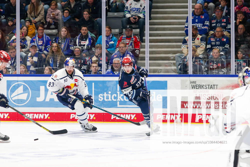 Maximilian Kastner, EHC Red Bull Munich, 93, and Reed Lebster, Schwenninger Wild Wings, 23, GER, Schwenninger Wild Wings vs. EHC Red Bull Munich, ice hockey, PENNY DEL, Matchday 8, 2026–2027 season, October 11, 2026, GER, Schwenninger Wild Wings vs. EHC Red Bull Munich, Ice Hockey, PENNY DEL, Matchday 8, 2026–2027 Season, October 11, 2026, Schwenningen