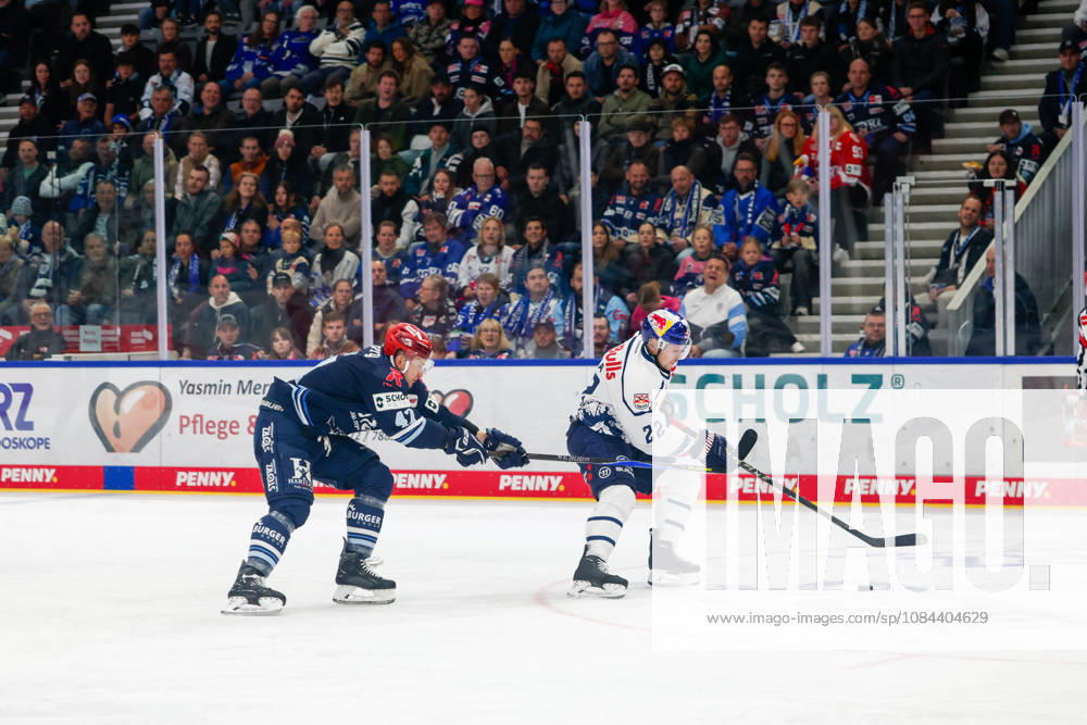Alexander Karachun, Schwenninger Wild Wings, 47, and Ville Pokka, EHC Red Bull Munich, 22, GER, Schwenninger Wild Wings vs. EHC Red Bull Munich, ice hockey, PENNY DEL, Matchday 8, 2026–2027 season, October 11, 2026, GER, Schwenninger Wild Wings vs. EHC Red Bull Munich, Ice Hockey, PENNY DEL, Matchday 8, 2026–2027 Season, October 11, 2026, Schwenningen