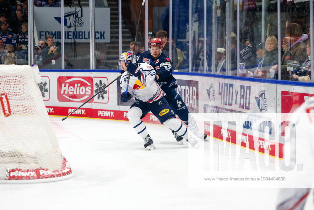 Alexander Karachun, Schwenninger Wild Wings, 47, and Ville Pokka, EHC Red Bull Munich, 22, , GER, Schwenninger Wild Wings vs. EHC Red Bull Munich, Ice Hockey, PENNY DEL, Matchday 8, 2026–2027 Season, October 11, 2026 GER, Schwenninger Wild Wings vs. EHC Red Bull Munich, Ice Hockey, PENNY DEL, Matchday 8, 2026–2027 Season, October 11, 2026 Schwenningen