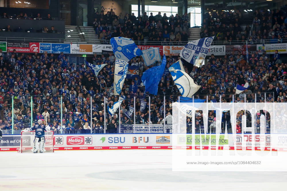 View of the standing section, GER, Schwenninger Wild Wings vs. EHC Red Bull Munich, ice hockey, PENNY DEL, Matchday 8, 2026–2027 season, October 11, 2026, GER, Schwenninger Wild Wings vs. EHC Red Bull Munich, ice hockey, PENNY DEL, Matchday 8, 2026–2027 season, October 11, 2026, Schwenningen