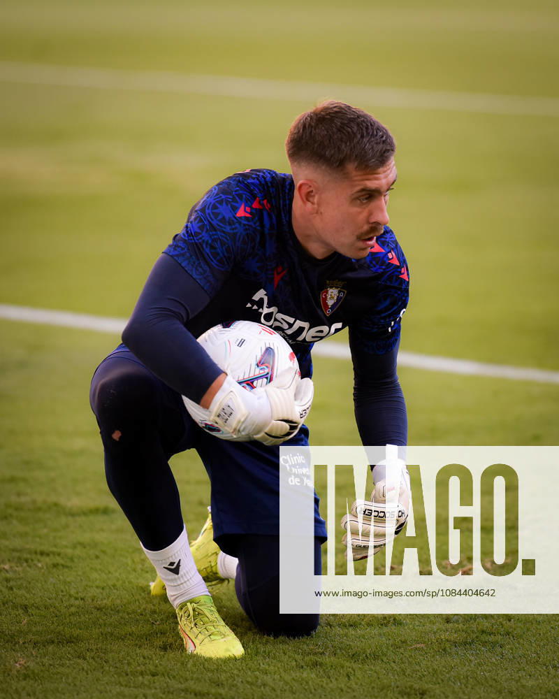 ESP LaLiga EA Sports Real Betis vs. CA Osasuna Aitor Fernandez of Osasuna warms up during the LaLiga EA Sports match between Real Betis and CA Osasuna played at Benito Villamarin Stadium in Seville on October 11, 2026, in Spain. Spanish Soccer