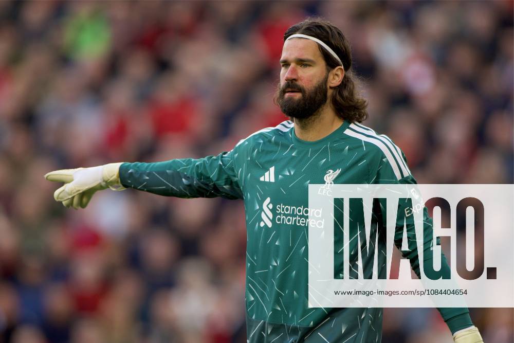 Football - FA Premier League - Liverpool FC v Manchester City FC LIVERPOOL, ENGLAND - Sunday, October 11, 2026: Liverpool s goalkeeper Alisson Becker during the FA Premier League match between Liverpool FC and Manchester City FC at Anfield. (Photo by David Rawcliffe Propaganda) LIVERPOOL Anfield MERSEYSIDE ENGLAND