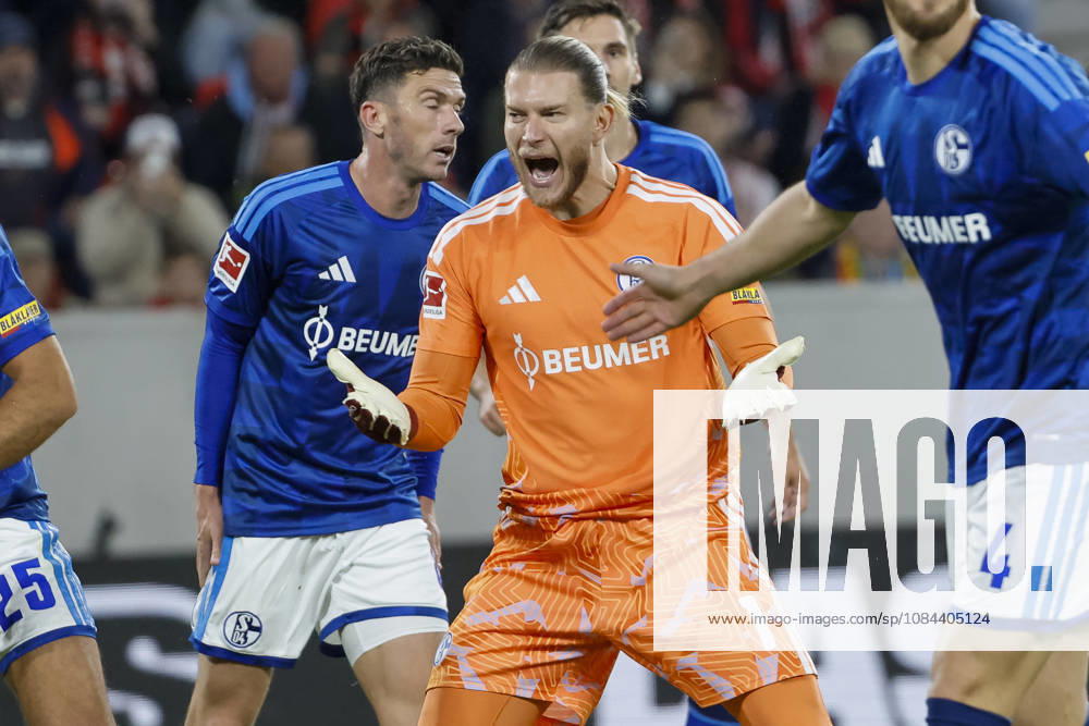 Loris Karius, FC Schalke 01, facial expressions, emotion, Germany, soccer, Bundesliga 1, Matchday 5, 2026–2027, SC Freiburg vs. FC Schalke 04, October 11, 2026, Freiburg im Breisgau, Europa-Park Stadium, Germany