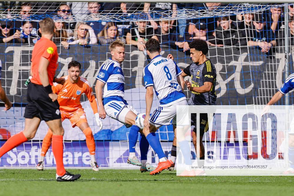 , MAC3park stadion , season 2026 2027 , Dutch Eredivisie football , match between PEC Zwolle and SC Cambuur , picture shows PEC Zwolle player Simon Graves, PEC Zwolle player Tobias Sommer, SC Cambuur player Rafik El Arguioui PEC - Cambuur x208179143x