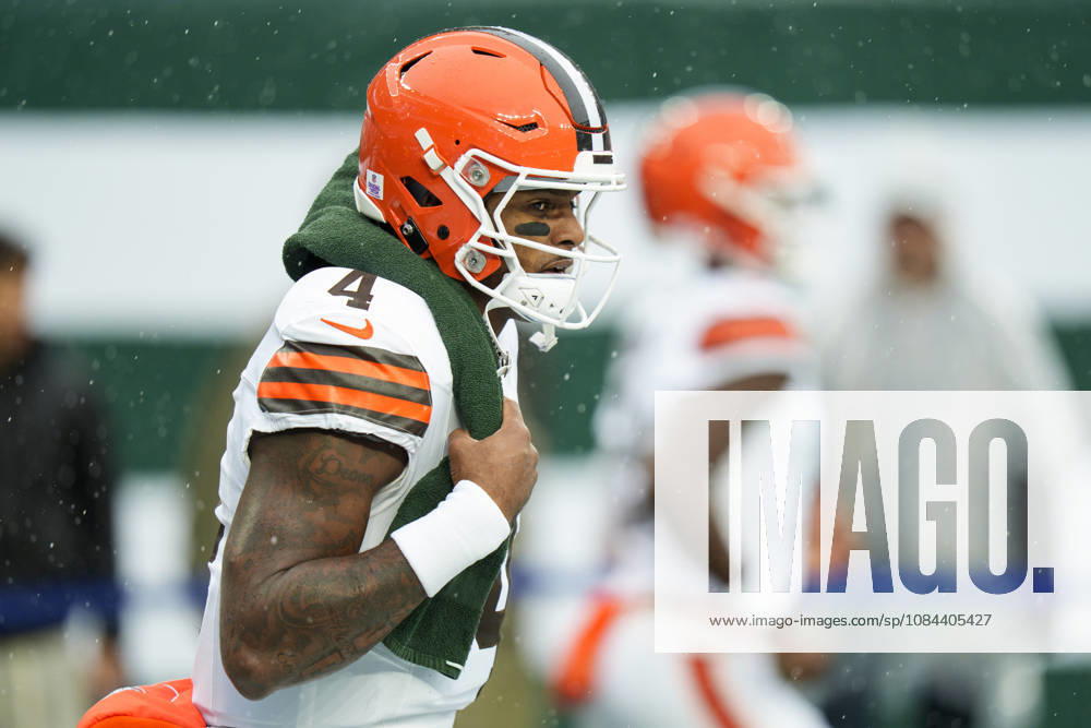 Oct 11, 2026; East Rutherford, NJ, USA; Cleveland Browns quarterback Deshaun Watson (4) takes the field prior to an NFL, American Football Herren, USA game against the New York Jets at MetLife Stadium. Mandatory Credit: -Cal Media East Rutherford USA - ZUMAc04_ 20261011_zma_c04_033